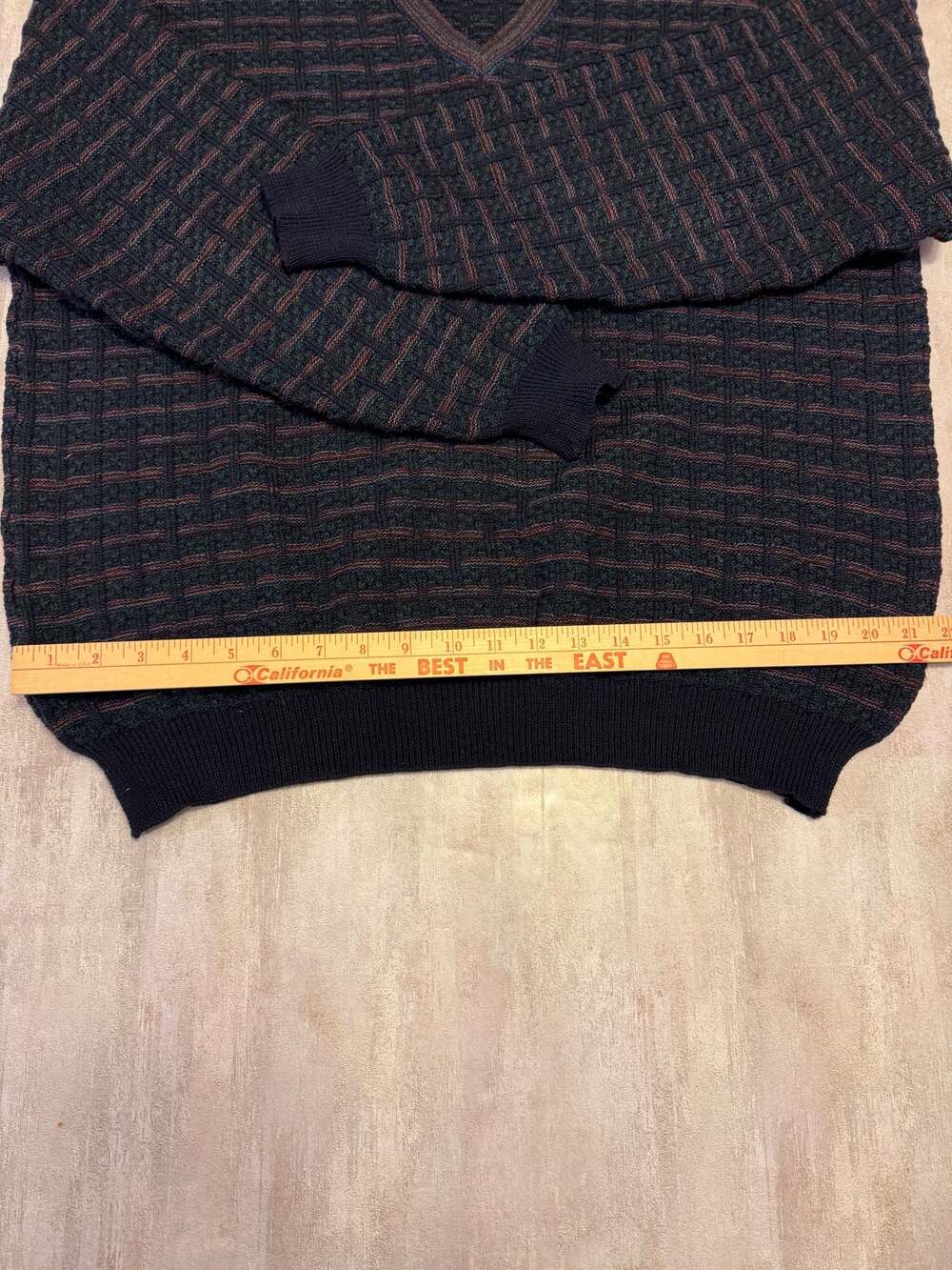 Vintage Tricots St. Raphael Men's Large V-Neck Merino Wool Sweater - Picture 3 of 6